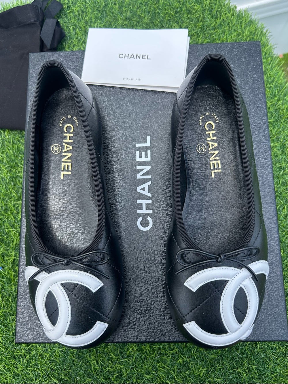 CHANEL CAMBON COCO BEACH 2026M BALLET FLATS BLACK LEATHER LARGE WHITE CC LOGO 38 - Picture 3 of 16